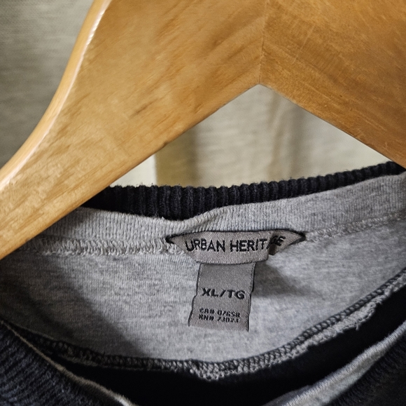7|$30 Urban heritage sweater size xl - Picture 2 of 2